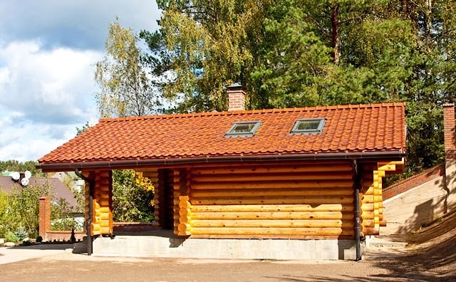 木房子照片从日志和射线的与自然陶瓷砖