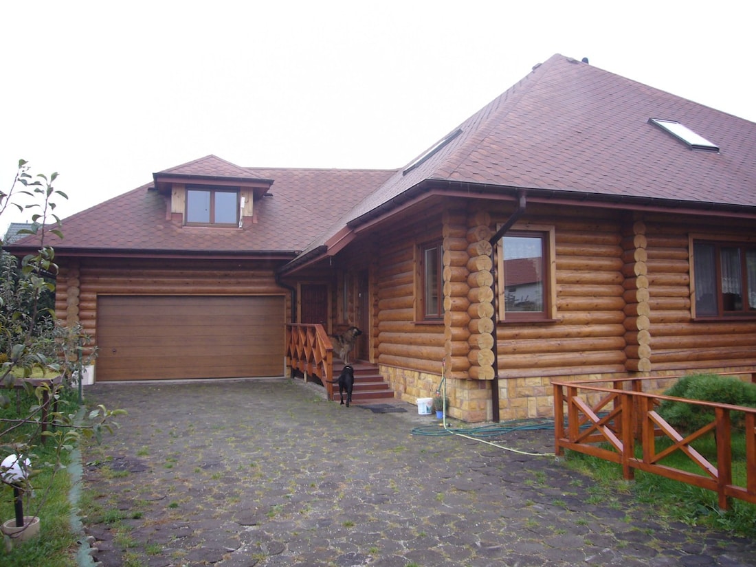 Casa de madera con trampilla construida en Polonia, proyecto "Wojtek 2"