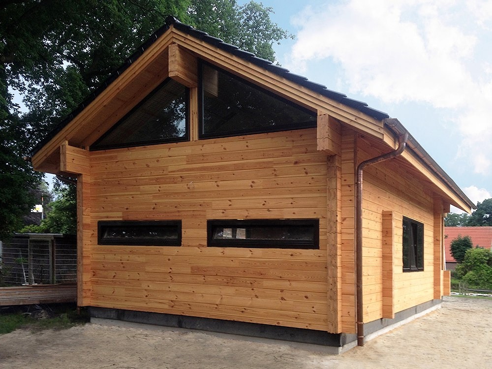 Casa con sauna de madera perfilada encolada.