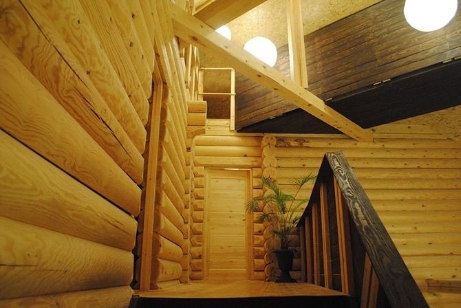 בית שלוש קומות מבול עץ עגול 214 מ"ר, בלרוסיה, מינסק