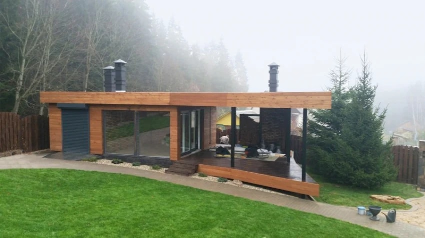 בית עץ עם גג שטוח  