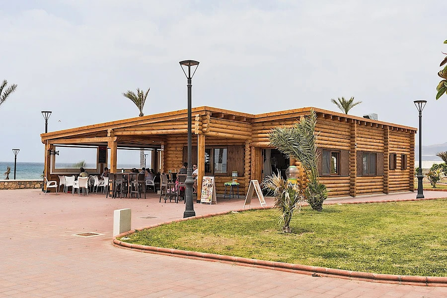 La construction des cafés et restaurants en bois  
