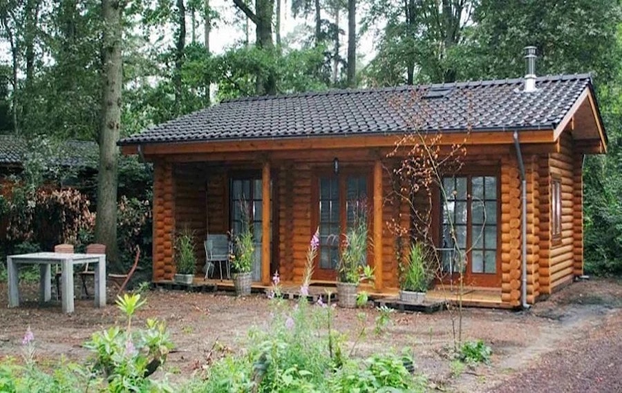 منزل خشبي صغير  