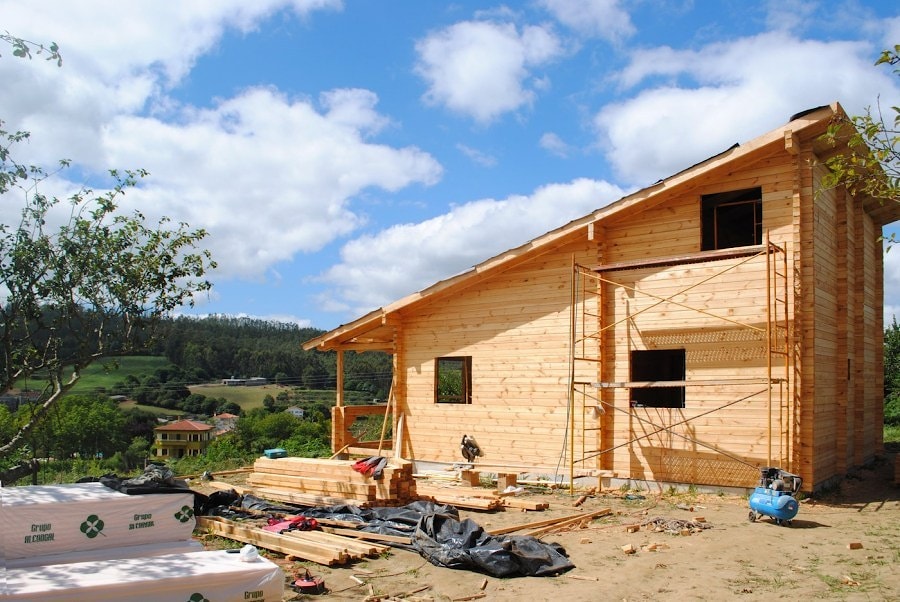 模块化的房屋项目“DublDom 2”来自加利西亚西班牙的异形木材  