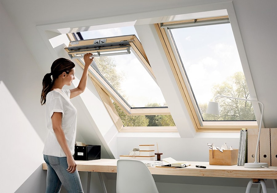 明斯克的木制天窗VELUX GZL，用于木屋的阁楼 - 价格估算，安装  