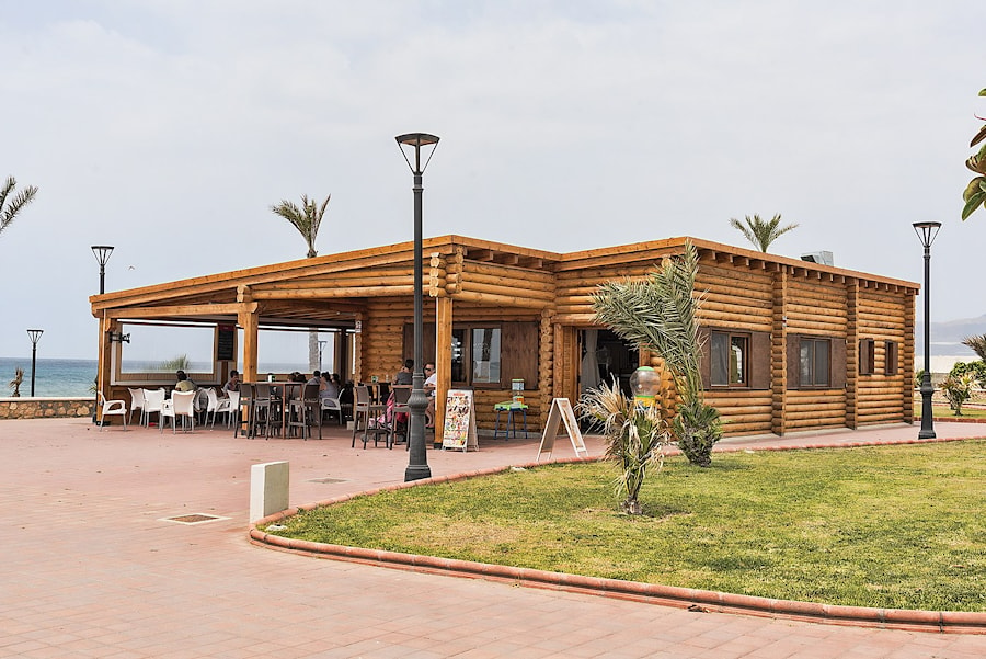 在西班牙“ElGaleón”建造一家木制餐厅  