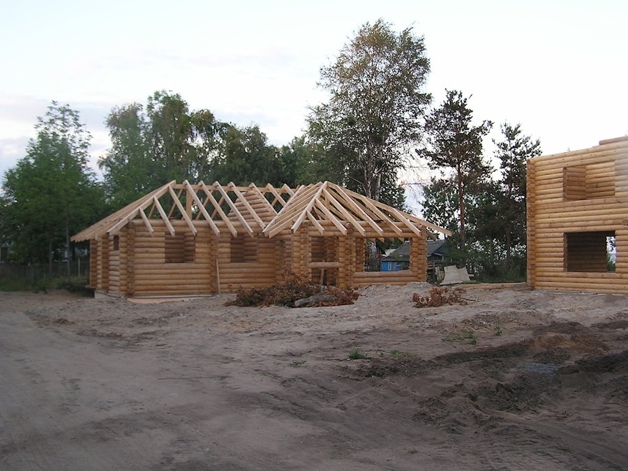 从“Naroch”原木建造木屋和浴室  