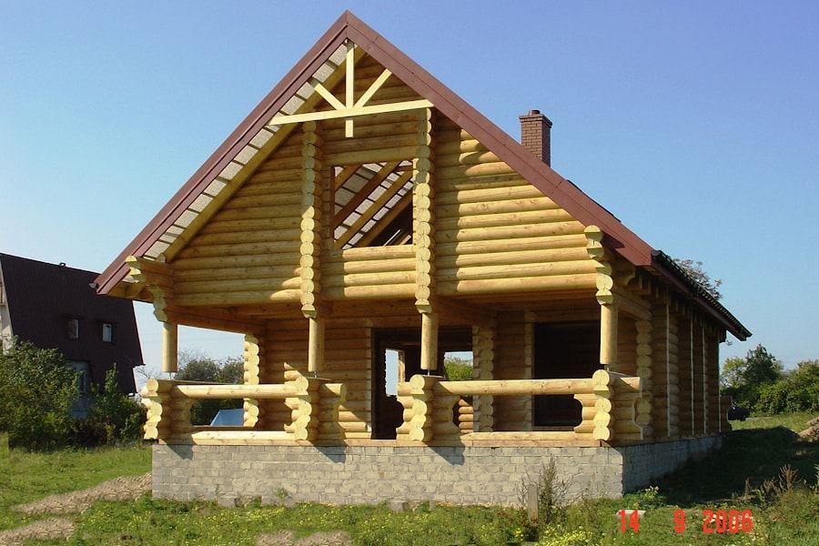 2006年从波兰“华沙”的云杉原木建造木屋  