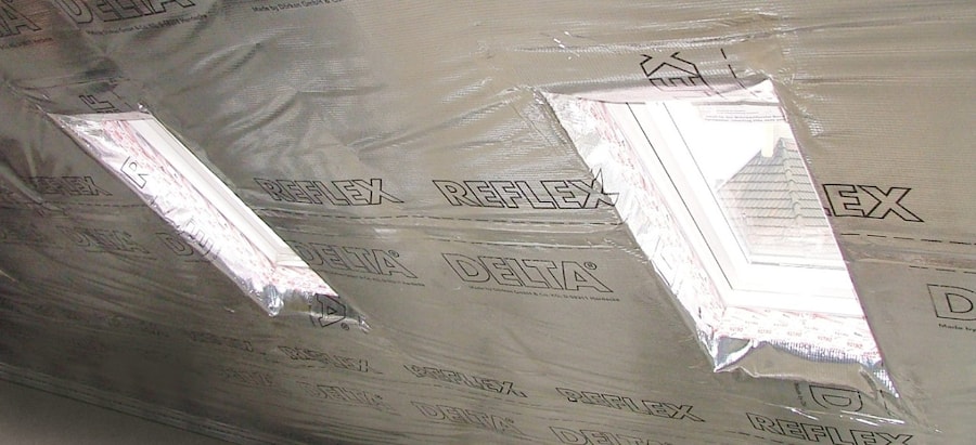 Paroizolyatsionny薄膜用于瓦片屋顶与铝反射层DELTA-REFLEX  - 价格从5卢布/平方米  